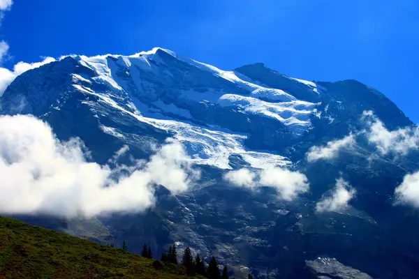 W wysokich górach Szwajcarii — Zdjęcie stockowe