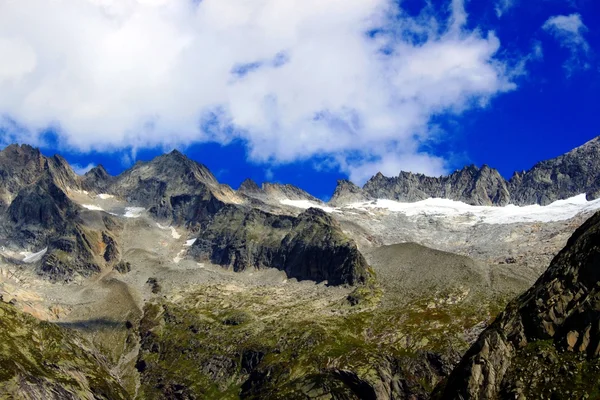 スイスの高い山では — ストック写真