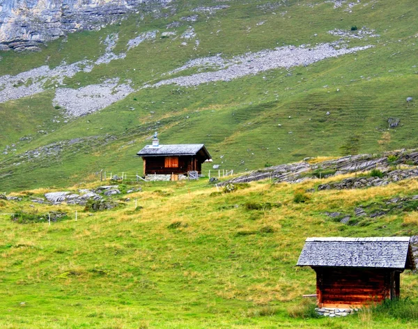 Alpská chata v horách — Stock fotografie