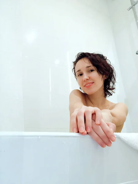 Bella Giovane Donna Carina Seduto Bagno Foto Estetica — Foto Stock