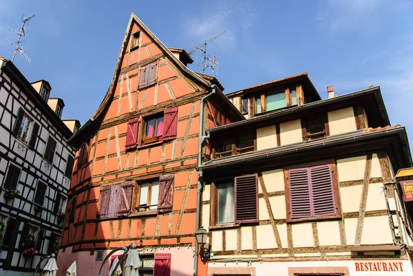 Alte charakteristische Mietshäuser, Strasbourg, Frankreich — Stockfoto