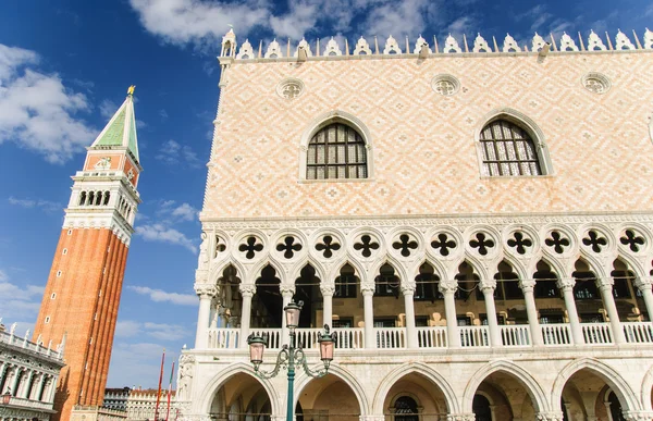 Doge's Palace and St. Mark's campanile, Venice — Stock Photo, Image