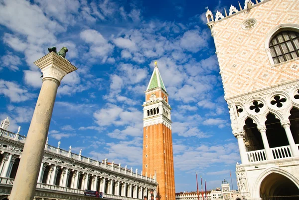 Biblioteca Marciana and St. Mark's campanile at St. Mark's square, Venice, Italy — Stock Photo, Image