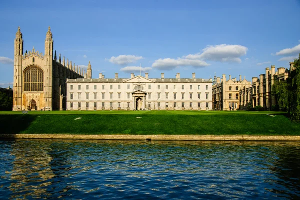 King 's college from the river Cam, Cambridge, England — стоковое фото