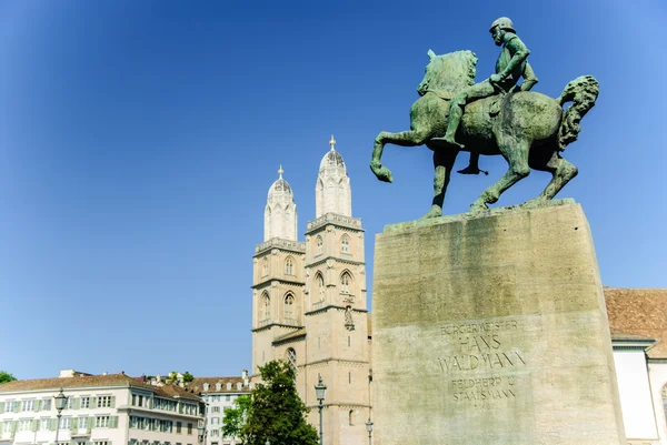 Cattedrale e monumento a Hans Waldmann, Zurigo, Svizzera — Foto Stock