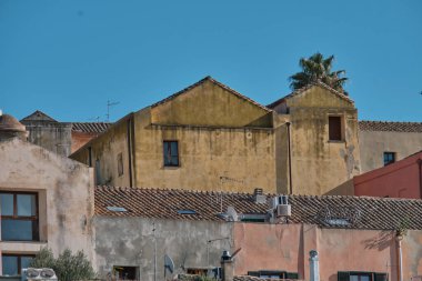 Sardunya, İtalya 'daki antik binalara yakın Cagliari Kalesi.