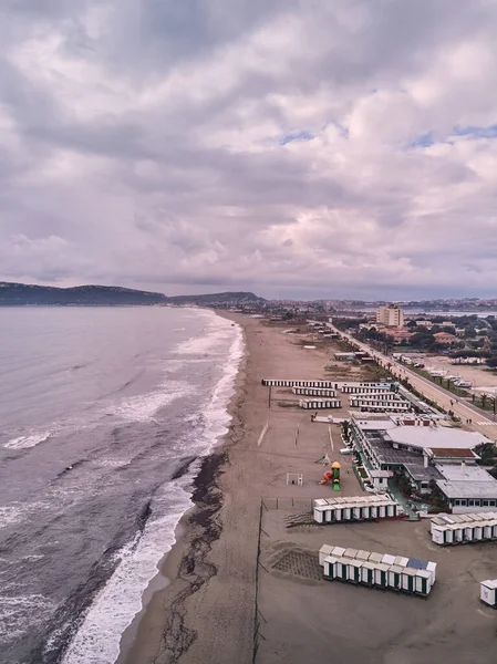 Seascape Aerial Shot Poetto Strand Mit Bungalow Haus Einem Bewölkten — Stockfoto