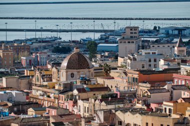 Cagliari 'nin eski şehirden görünüşü - İtalya
