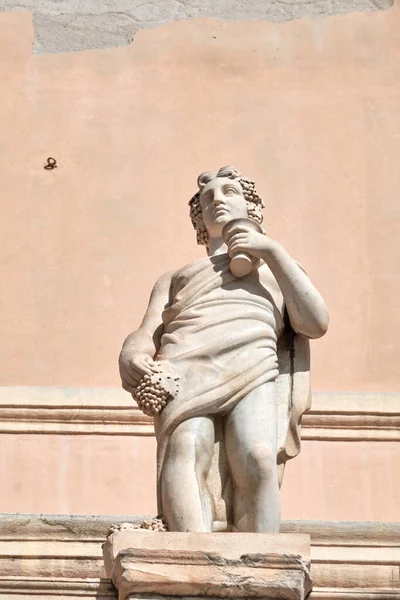Statua Sulla Facciata Degli Edifici Nel Centro Cagliari Bastione San — Foto Stock