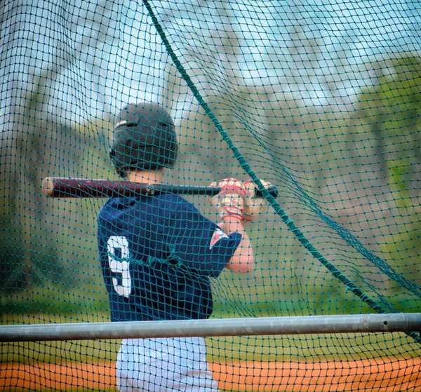 Hráč Nadhazuje Pálku Baseballovém Zápase — Stock fotografie