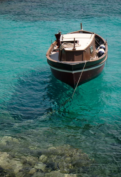 Pequeño Barco Madera Mar Turquesa Cerdeña Concepto Viaje — Foto de Stock