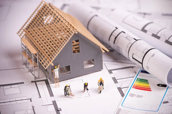 Bina planlarla inşa ediliyor.