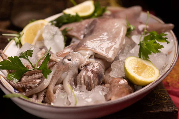 Frischer Tintenfisch Zum Verkauf Auf Dem Markt Aus Nächster Nähe — Stockfoto