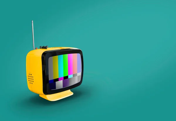 Televisão Retro Amarela Com Sinal Teste Isolado — Fotografia de Stock