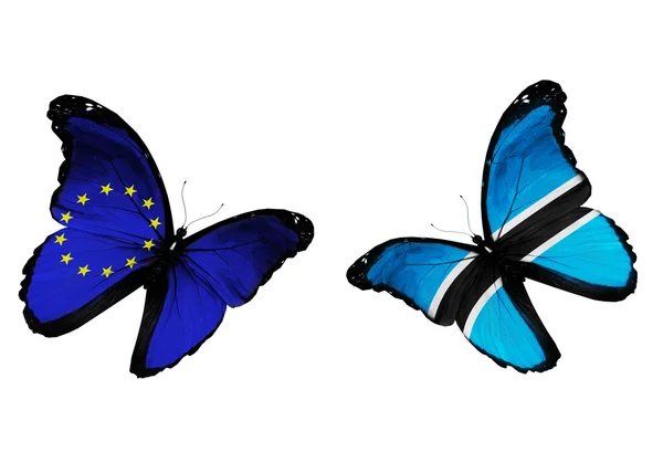 Conceito - duas borboletas com bandeiras da UE e do Botsuana que arvoram — Fotografia de Stock