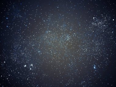 Arkaplanda yıldızlar olan gece göğü