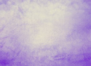 Arkaplan olarak bulutları olan renkli bir gökyüzü. Suluboya