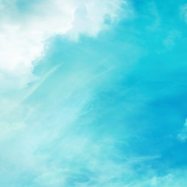 Arkaplanı bulutlu gökyüzü