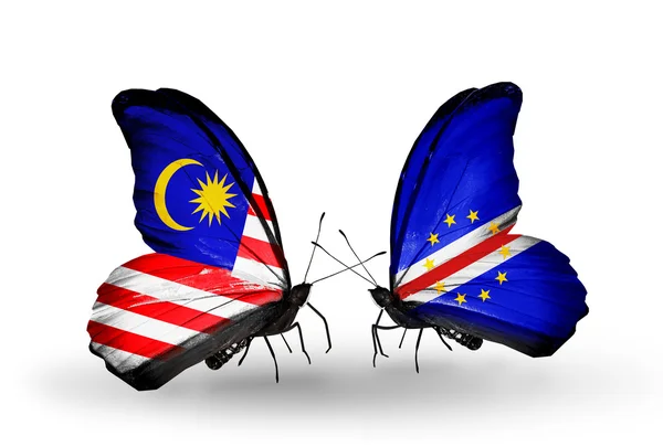 Borboletas com bandeiras da Malásia e Cabo Verde em asas — Fotografia de Stock