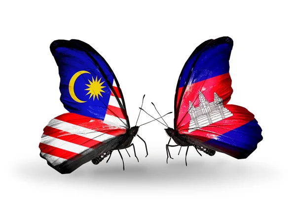 Farfalle con bandiere Malesia e Cambogia sulle ali — Foto Stock