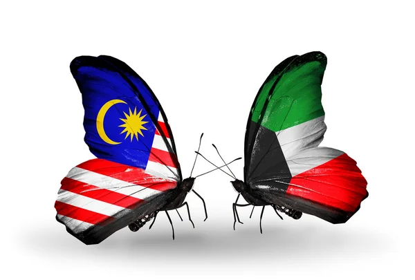 Borboletas com bandeiras da Malásia e Kuwait em asas — Fotografia de Stock