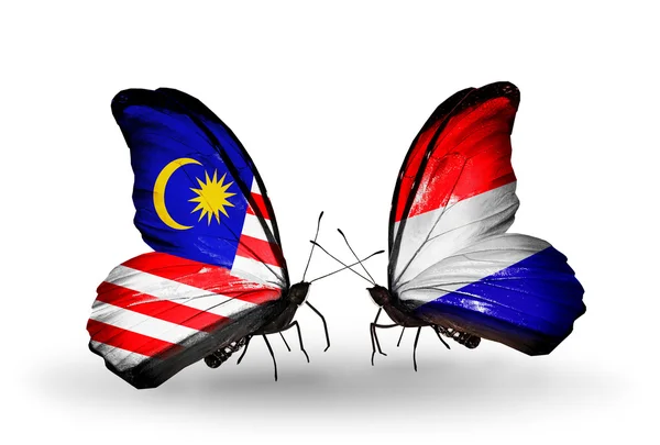 Mariposas con banderas de Malasia y Holanda en alas — Foto de Stock