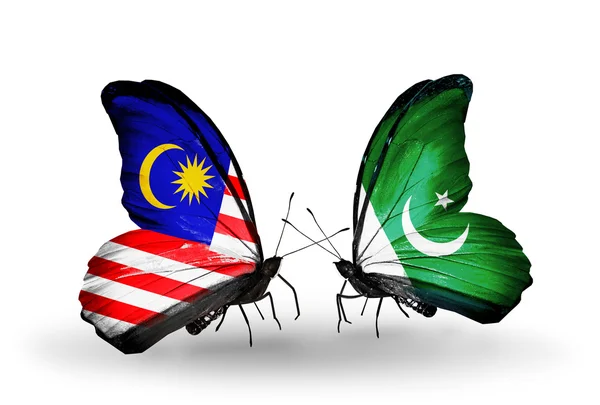 Borboletas com bandeiras da Malásia e Paquistão em asas — Fotografia de Stock