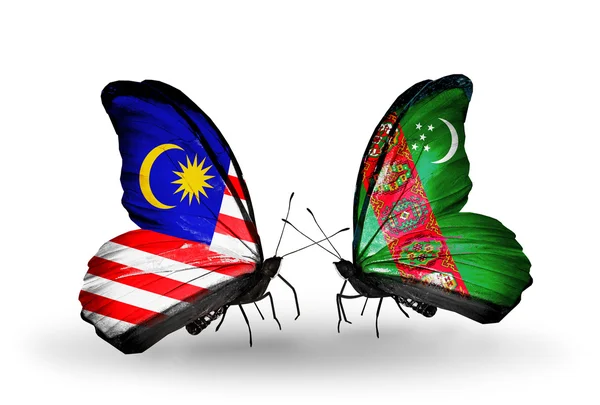Fjärilar med malaysia och turkmenistan flaggor på vingar — Stockfoto