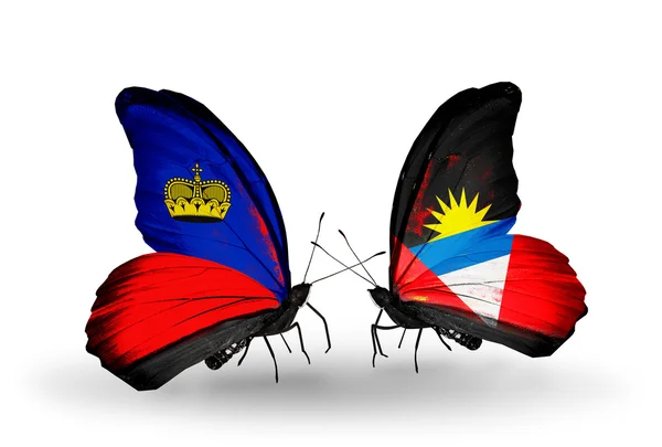 Mariposas con banderas de Liechtenstein y Antigua y Barbuda en alas — Foto de Stock