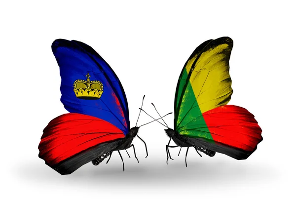 Farfalle con bandiere Liechtenstein e Benin sulle ali — Foto Stock
