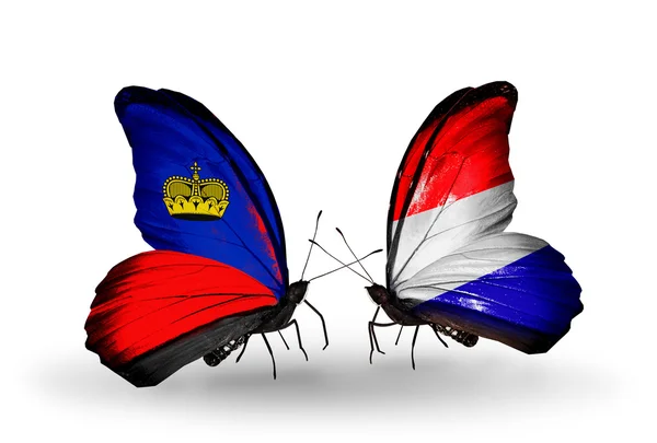 Mariposas con banderas de Liechtenstein y Holanda en alas — Foto de Stock