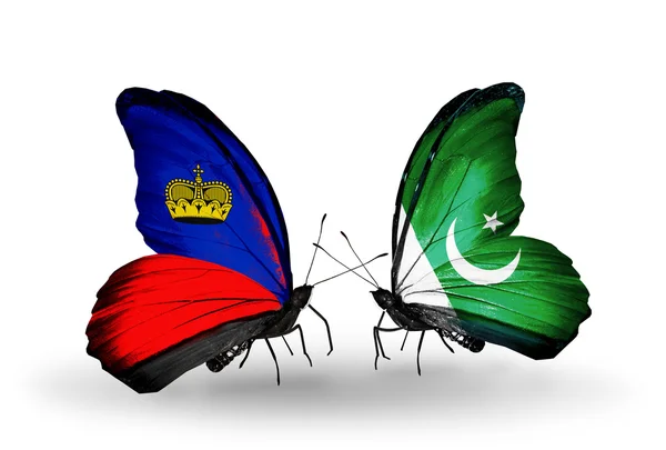 蝴蝶翅膀上的列支敦士登和巴基斯坦国旗 — 图库照片