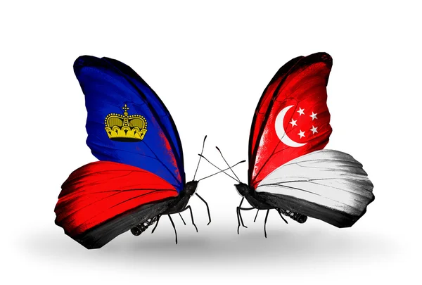 Mariposas con banderas de Liechtenstein y Singapur en alas — Foto de Stock