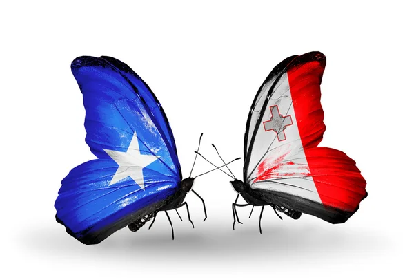 蝴蝶翅膀上的索马里和马耳他国旗 — 图库照片