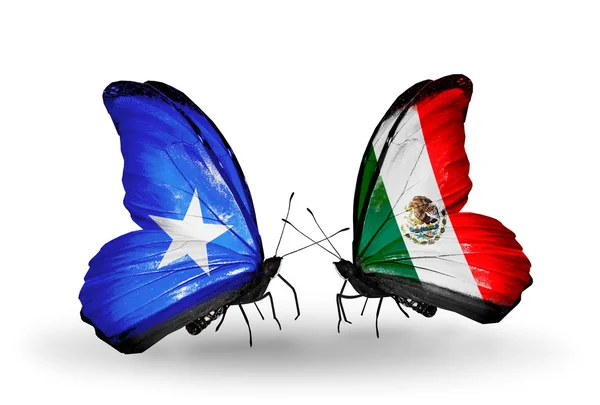 Mariposas con banderas de Somalia y México en alas — Foto de Stock