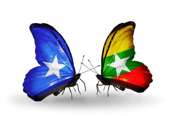 Mariposas con banderas de Somalia y Myanmar en alas — Foto de Stock