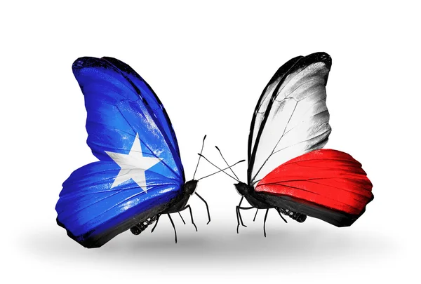 Mariposas con banderas de Somalia y Polonia en alas — Foto de Stock