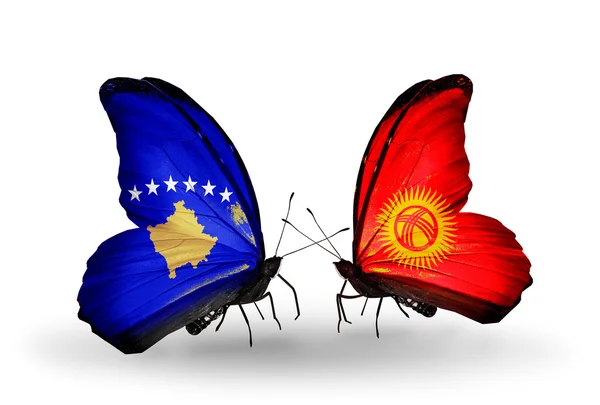 Mariposas con banderas de Kosovo y Kirguistán — Foto de Stock