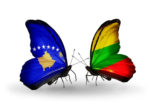 Farfalle con bandiere del Kosovo e della Lituania — Foto Stock