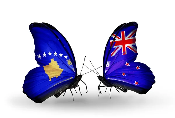 Mariposas con banderas de Kosovo y Nueva Zelanda — Foto de Stock