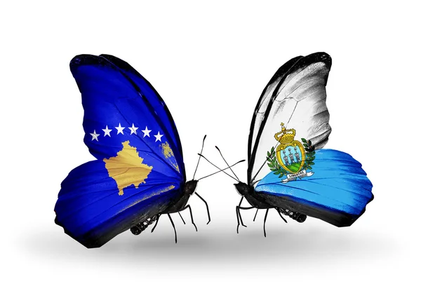 Fjärilar med Kosovo och San Marino flaggor — Stockfoto