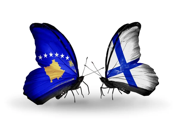 Mariposas con banderas de Kosovo y Finlandia — Foto de Stock