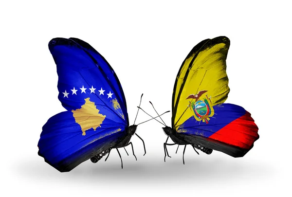 Farfalle con bandiere Kosovo ed Ecuador — Foto Stock