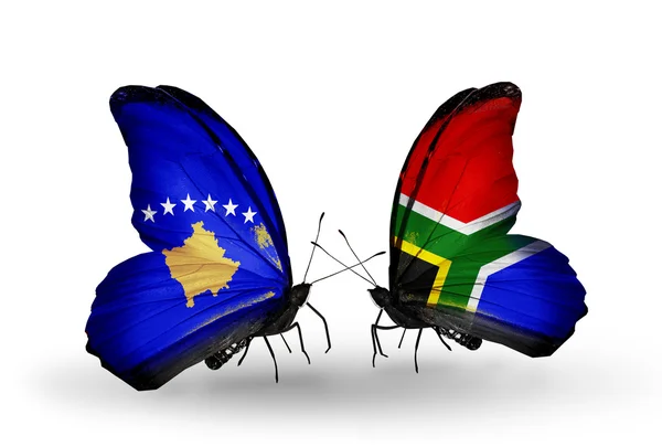 Farfalle con bandiere Kosovo e Sudafrica — Foto Stock