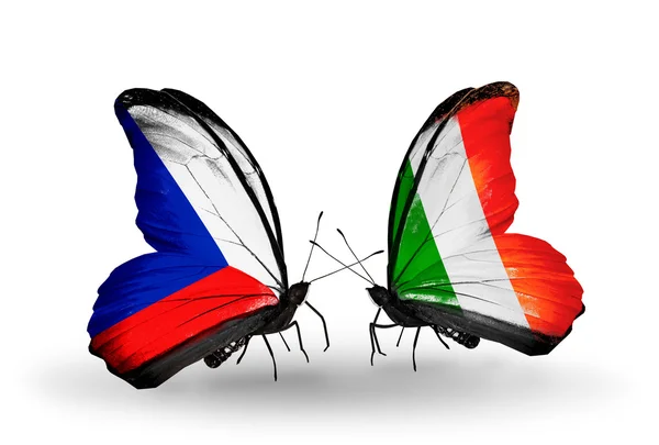 チェコ語とアイルランドの国旗と蝶 — ストック写真