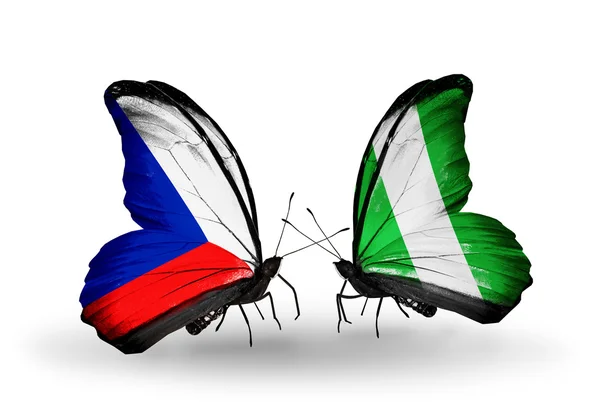 Farfalle con bandiera ceca e nigeriana — Foto Stock