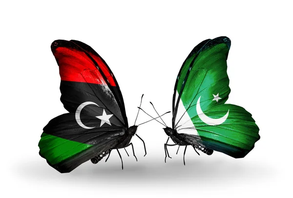 蝴蝶与利比亚和巴基斯坦国旗 — 图库照片