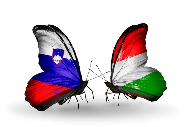 Mariposas con banderas de Eslovenia y Hungría — Foto de Stock