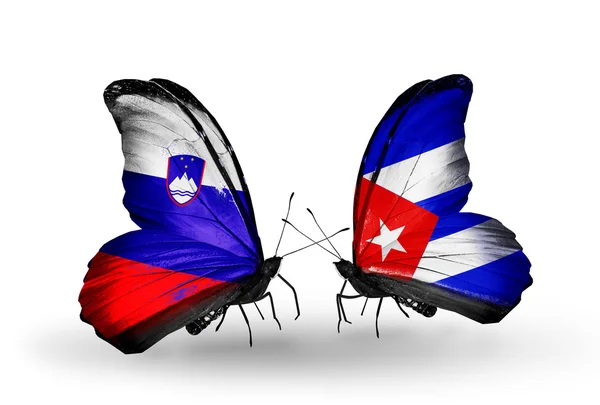 Papillons avec drapeaux Slovénie et Cuba — Photo