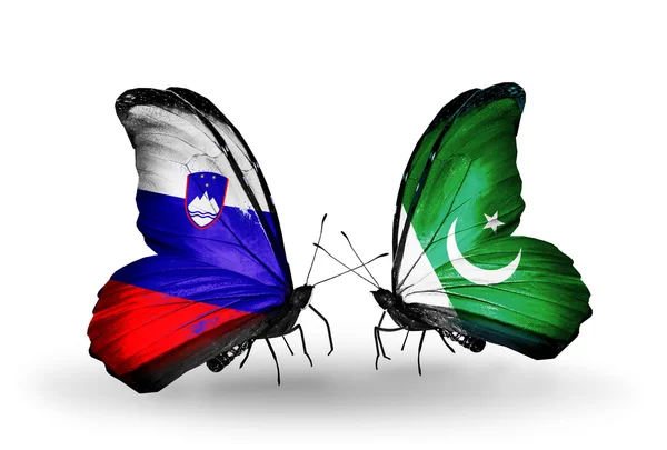 蝴蝶与斯洛文尼亚和巴基斯坦国旗 — 图库照片